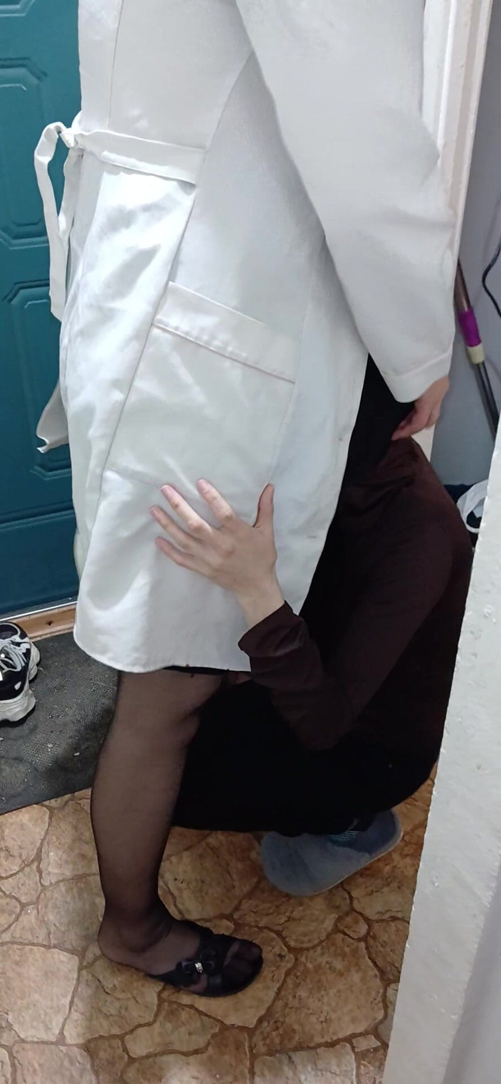 Lesbian-illusion: A MILF Lesbian Doctor Cums in a Patient's Mouth