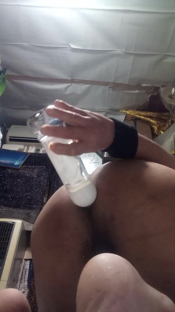 Osiritikubi: Glass dildo big enough for this ass