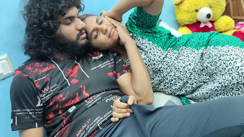Vaigavarun Feet romance: Hintli mallu çiftin elle muamele romantizmi