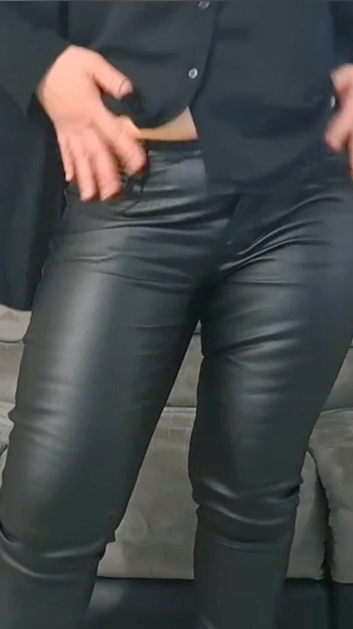 Sofy13: 爱穿皮衣的成熟女人合辑