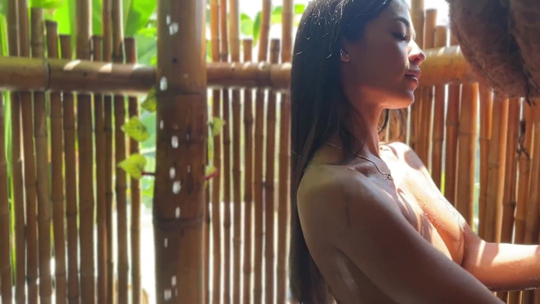 Anna Cherry: Kawan baik mengintip saya mandi dan kami berkongkek apabila saya...