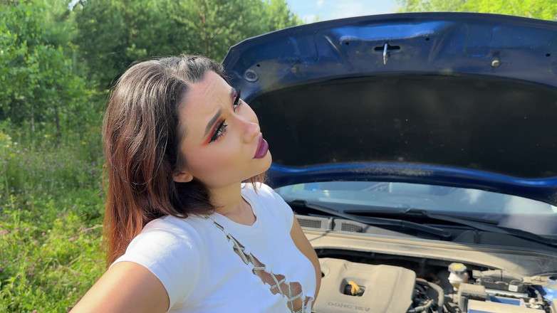 Nka Legran: Ho chiesto alla cagna di aiutarmi a sistemare la macchina,...