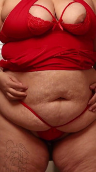 欲望的なラティーナBBWザリーナがビリヤード台でBBCとセックス