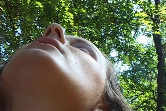 Porno kino: Outdoor Session with Teasing German Babe in the Park