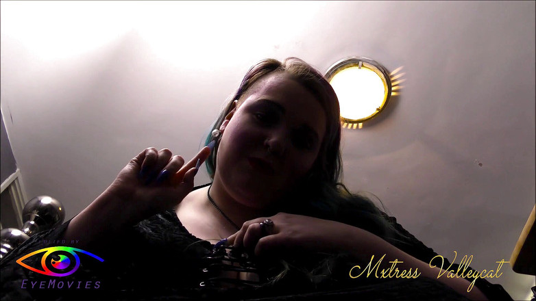 Mxtress Valleycat: Cage dans des oreilles de géante