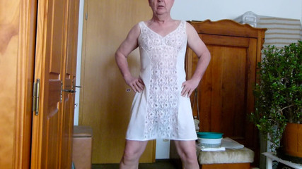 Andi Geil: Üvey annemin petticoat'ında mastürbasyon yapıyor