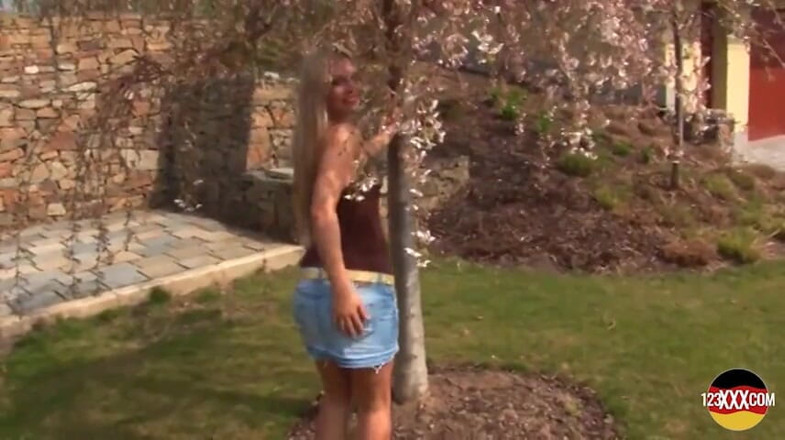 123XXX - 100% Amateurs: Roztomilá blonďatá teenagerka z Německa to miluje v POV