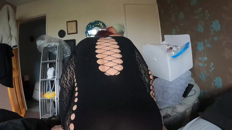 KandS1234: Ona yatağın kenarına oturmasını söylüyorum...