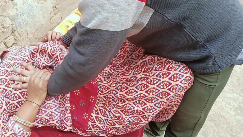 Yourgeeta8899: Saheb ji ha scopato l'innocente cameriera del villaggio con i...