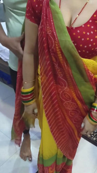 Bhabhi menelepon tetangga untuk memperbaiki kamar mandi dan disetubuhi