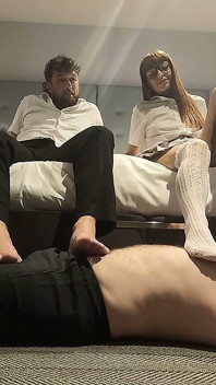 Menggunakan cuckold kami sebagai rehat kaki