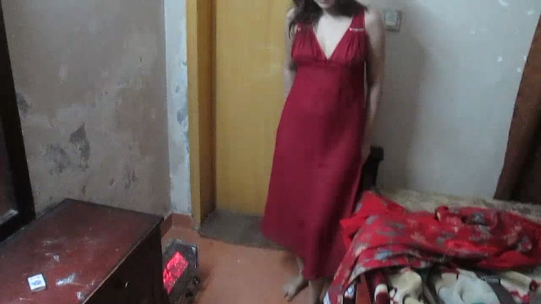 Desi Couple Sunny & Sonia: Indiancă desi frumoasă pakistaneză în lenjerie roșie pentru sex incitant