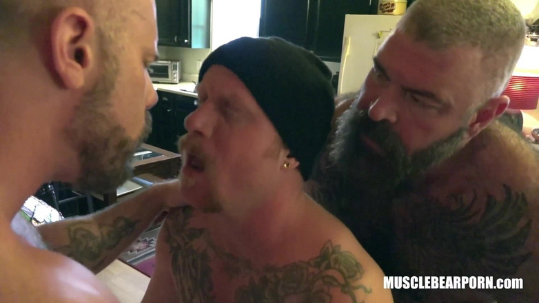 Muscle Bear Porn: 후장 버스틴의 브록 루스틴