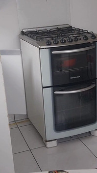 Blondă obraznică eliberându-se pentru iubiții ei.