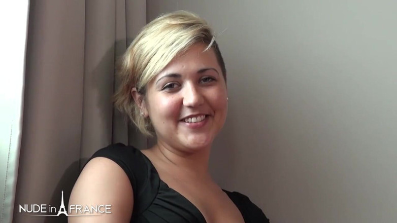 Nude in France: 자지를 필요로 하는 불충실한 통통한 젊은 계모의 섹스 테이프
