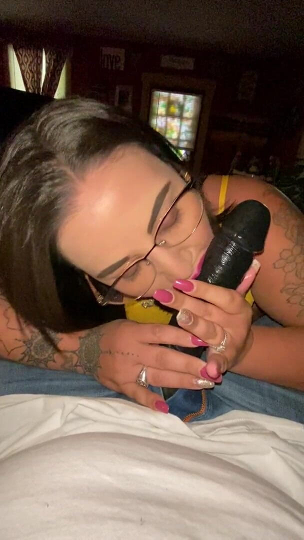 MzKiTTy91: Pawg milf-ehefrau lutscht 10-zoll-bbc