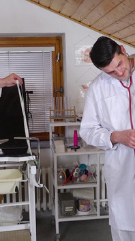 入れ墨ふしだらな女シャーロットソーンの猫の温度測定