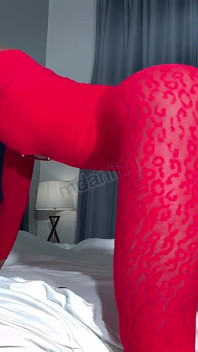 Grande rabo ébano cavalga um grande pau preto em lingerie e fica super molhado !!