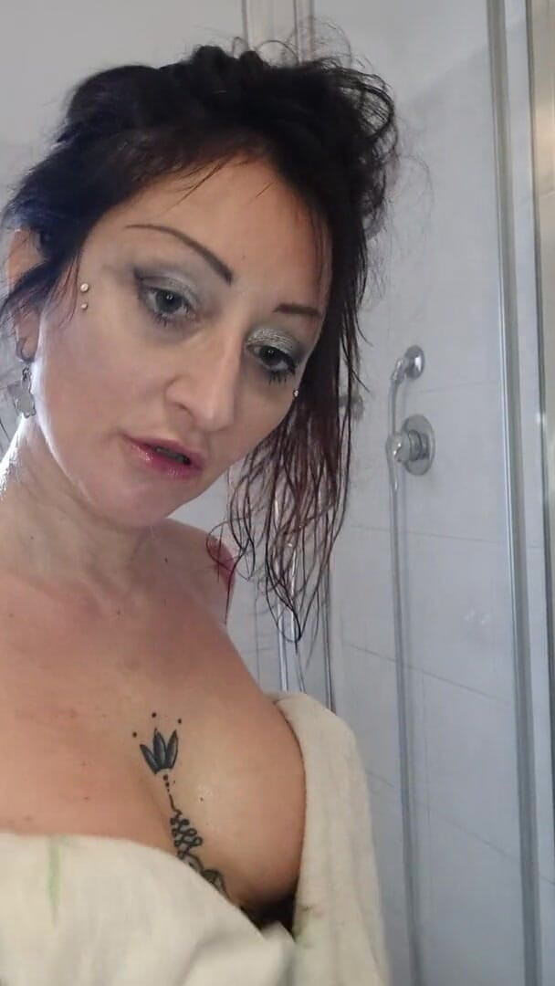 Fucktotum: Would you like to take a shower with me?
