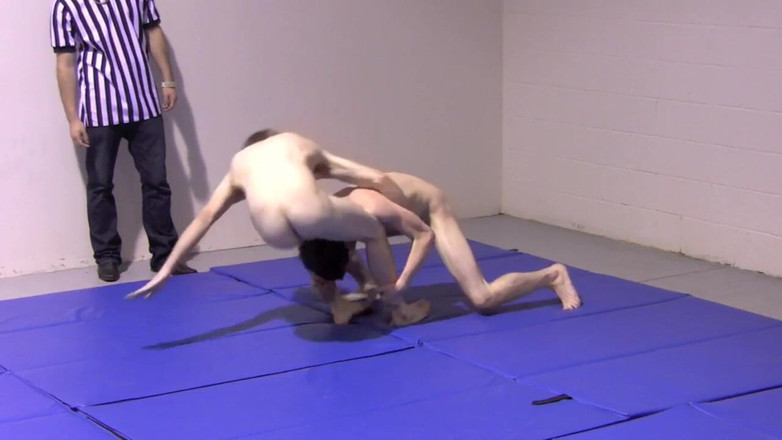 Dream Boy Bondage: LUPTE PE DEZBRĂCATE - capitolul 3