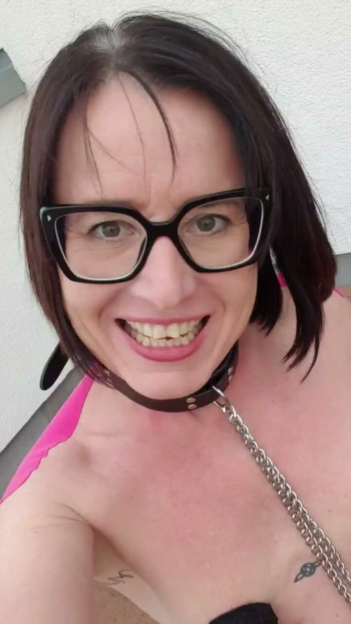 JulieEroticDress: Current Hook
