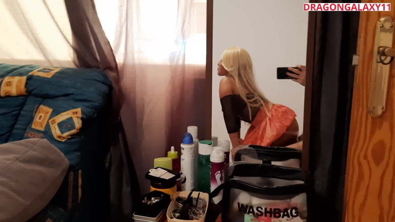 DragonGalaxy11: Hete Latina blonde geneukt en klaargekomen in haar gezicht