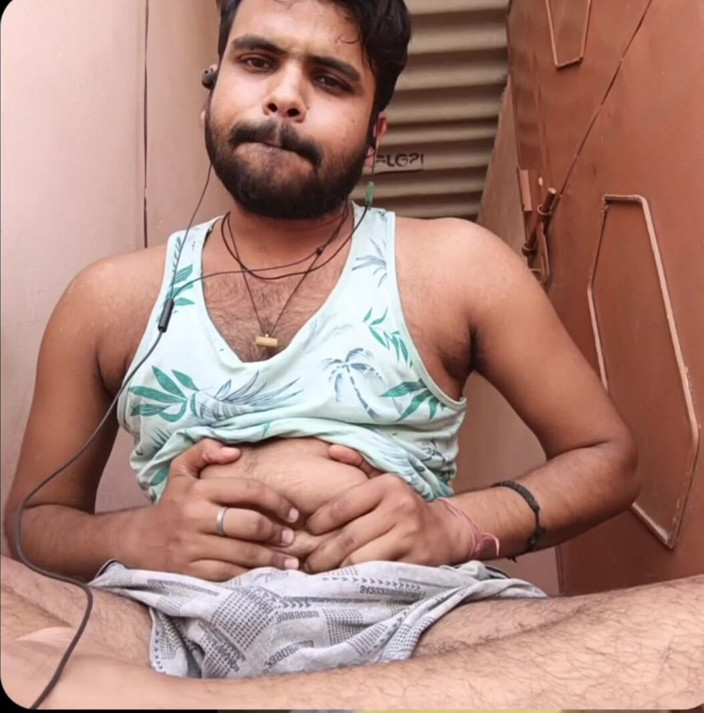 IsmaatDeva: Une bhabhi sexy travaille dans la cuisine se fait attraper...