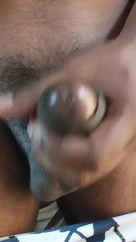 Indický chlapec to honí na záchodě hindština