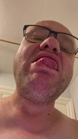 Julian sharp: Julian Sharp s černými punčochami