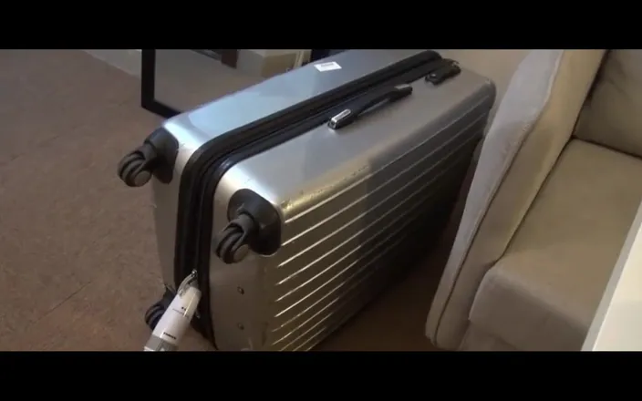 OrangeXXOO: The Beautiful Girl in the Suitcase