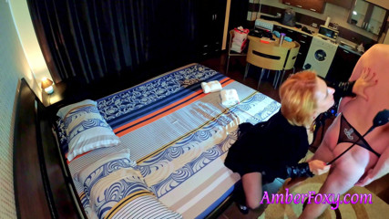 Amber Foxy: Milf paní drsně šuká se svým otrokem