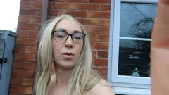 Magrinha trans com pau muito duro