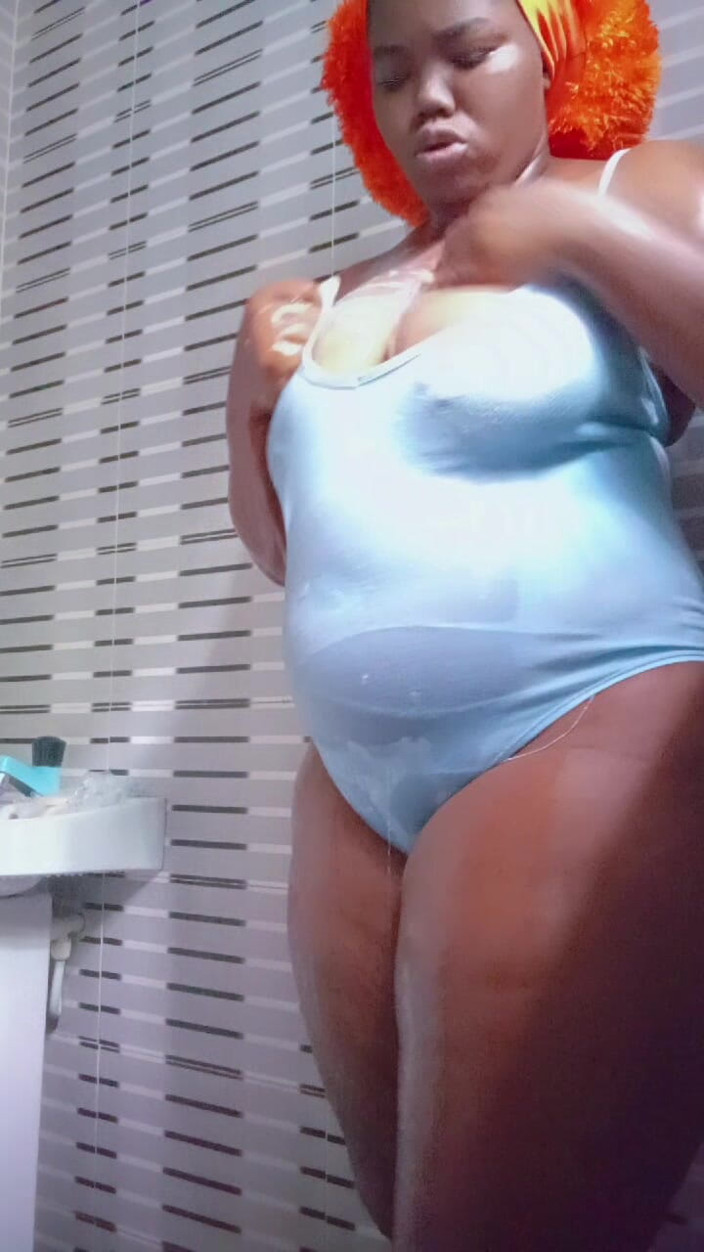 Slutmelly: Ванна зі мною