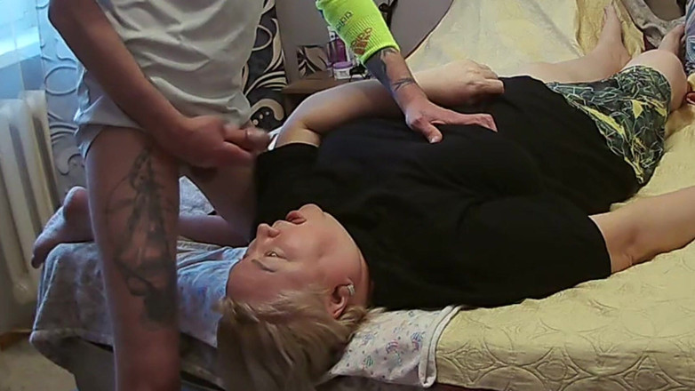 Zona901: Kız arkadaşıma boşalmak için sikimi sıvazlıyorum