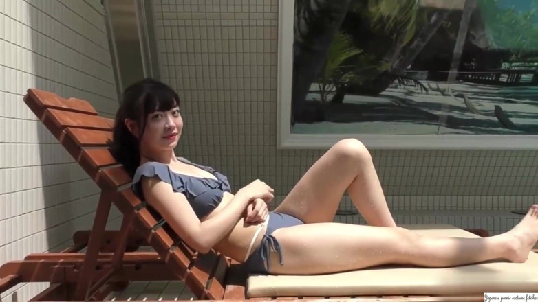 Asian happy ending: Eine flucht am pool