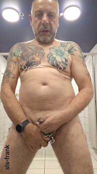 Sls-frank Se Masturbe Sur Les Toilettes Du Cinéma Gay