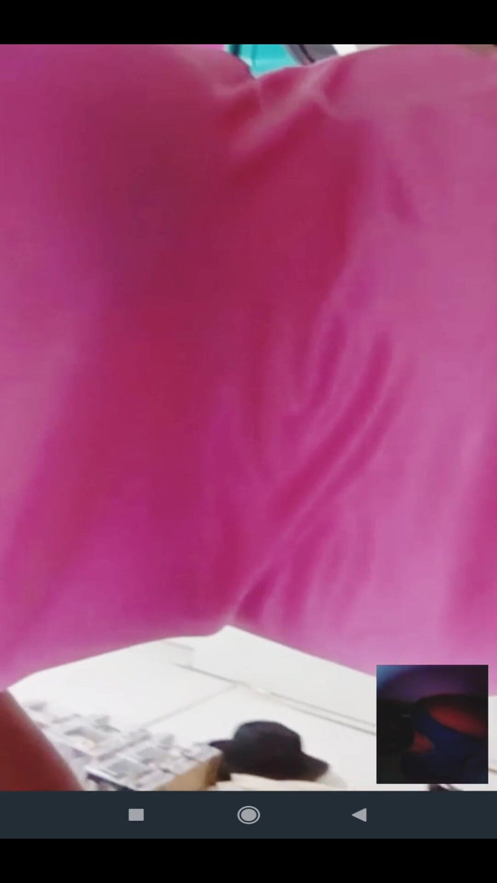 Karmicoxv: 大学の教師とのWhatsAppによるビデオ通話はフィルタリングされています