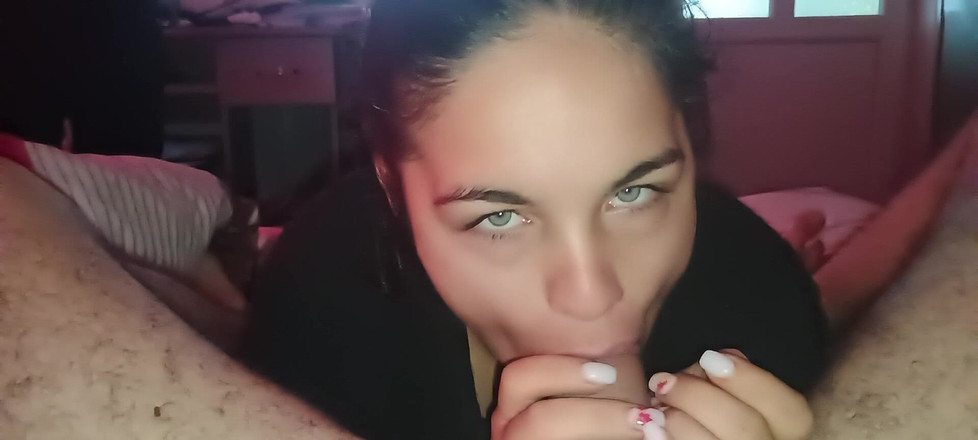 Ionut899: Tatăl Vitreg Îmi Umple Gura De Sperma in Fiecare Zi