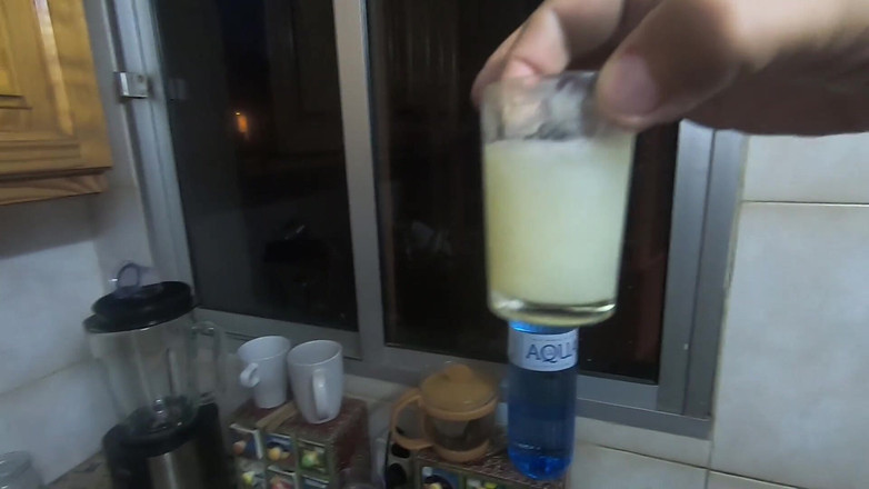 bekycarril: Kız arkadaş shotglass'tan bir sürü tasarruflu döl içiyor