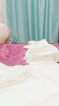 Moje přítelkyně Ráda mě sleduje, jak šukám moji zralou nevlastní matku