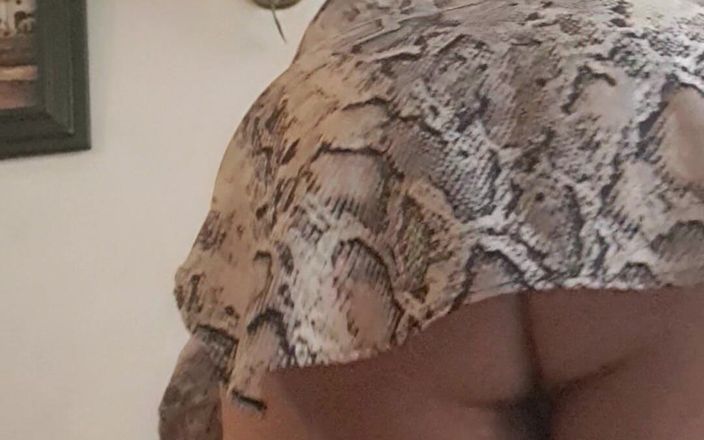 Mommy big hairy pussy: Inga trosor under klänningen