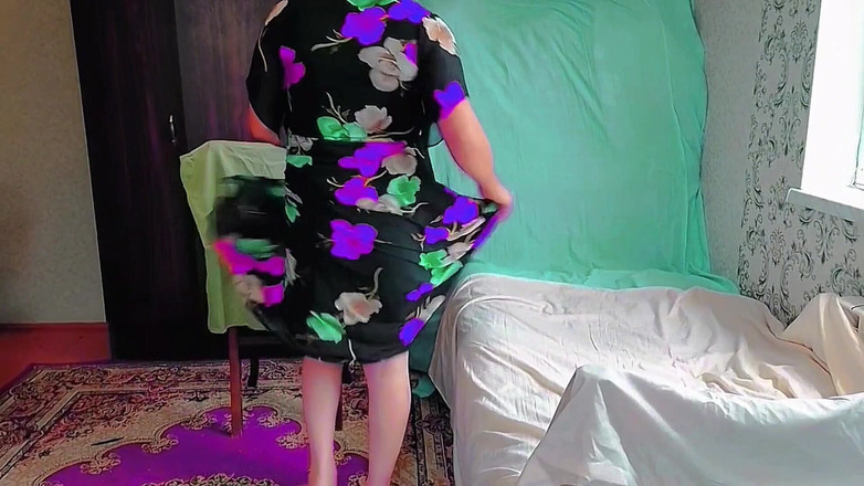 Kitty_Cross: Zabawa maminsynek popijająca herbatę z fantazyjnego porcelanowego kubka