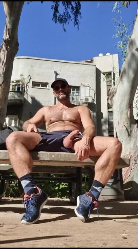 Zack f: Typ traf seinen schwanz, öffentlicher park, sonniger tag