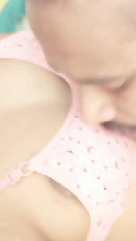 Fată frumoasă desi sexy este futută tare