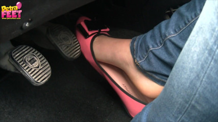 Foot Fetish HD: Petra revving
