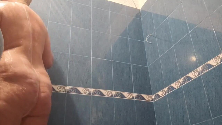 Putarankahotmilf: Ras, duș lung și spălare de dinți cu păr