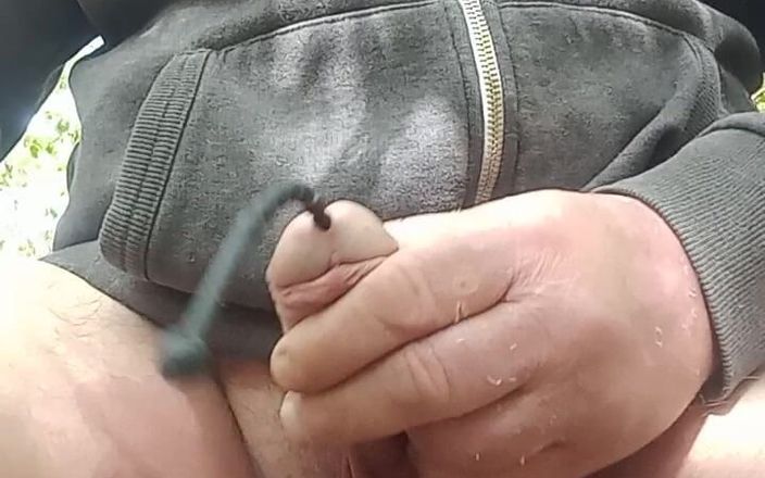 rastyo75: Rycker iväg i skogen med sperma
