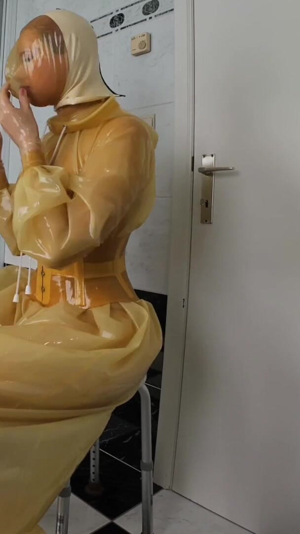 Miss_Fetilicious: Transparent Latex Layers Timelaps