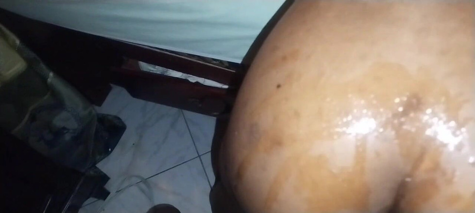 Island Bratz: Bolos kuliah dan diam di rumah supaya ayah tiriku bisa...