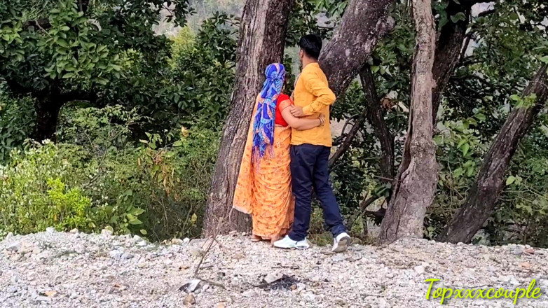 Topxxxcouple: Hintli köylü kadın zevkli sikiş videosu